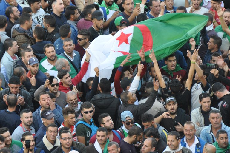 المتظاهرون اعتبروا ذكرى اندلاع ثورة التّحرير فرصة للوقوف في وجه الانتخابات الجزيرة نت