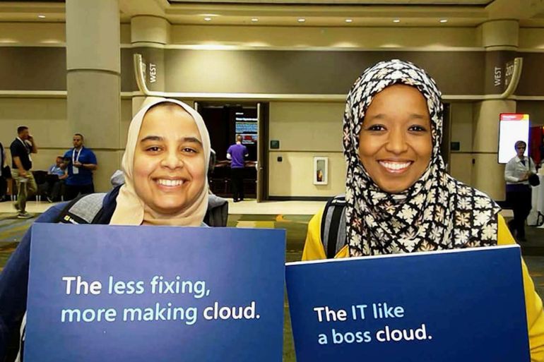سلمى بكوش وفاطمة الزهراء بن حميدة خلال مشاركتهما في فعالية مايكروسوفت، 2019