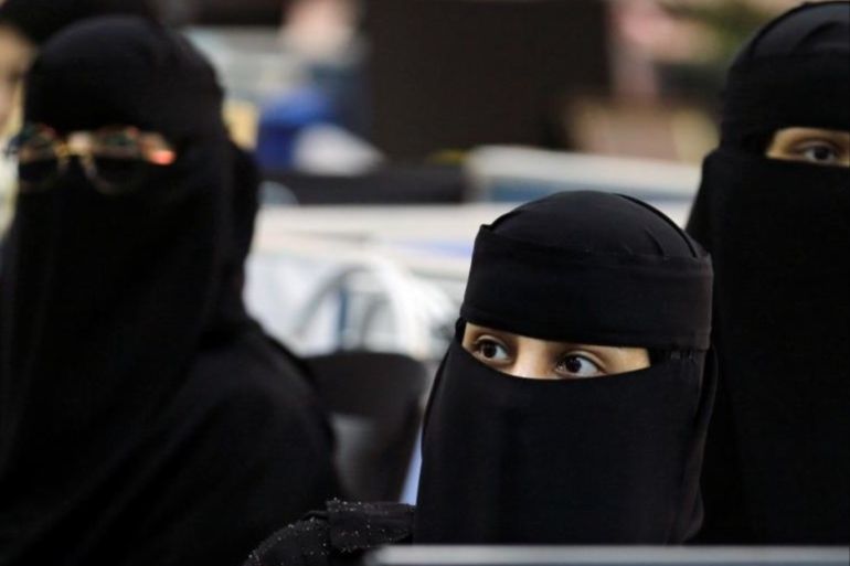 اعتراضات على منع المنقبات من العمل في "موسم الرياض"(رويترز)