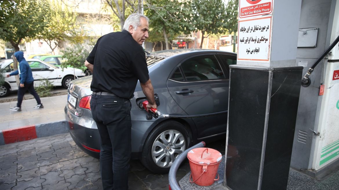 A man fills up his car's tank at a petrol station, after fuel price increased in Tehran, Iran November 15, 2019. Nazanin Tabatabaee/WANA (West Asia News Agency) via REUTERS ATTENTION EDITORS - THIS IMAGE HAS BEEN SUPPLIED BY A THIRD PARTY