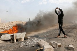 Iraqi protesters burn tires as they block the entrance to Umm Qasr Port, south of Basra, Iraq November 7, 2019. REUTERS/Essam al-Sudani