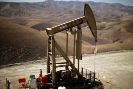 A pumpjack brings oil to the surface in the Monterey Shale, California, U.S. April 29, 2013. REUTERS/Lucy Nicholson/File Photo