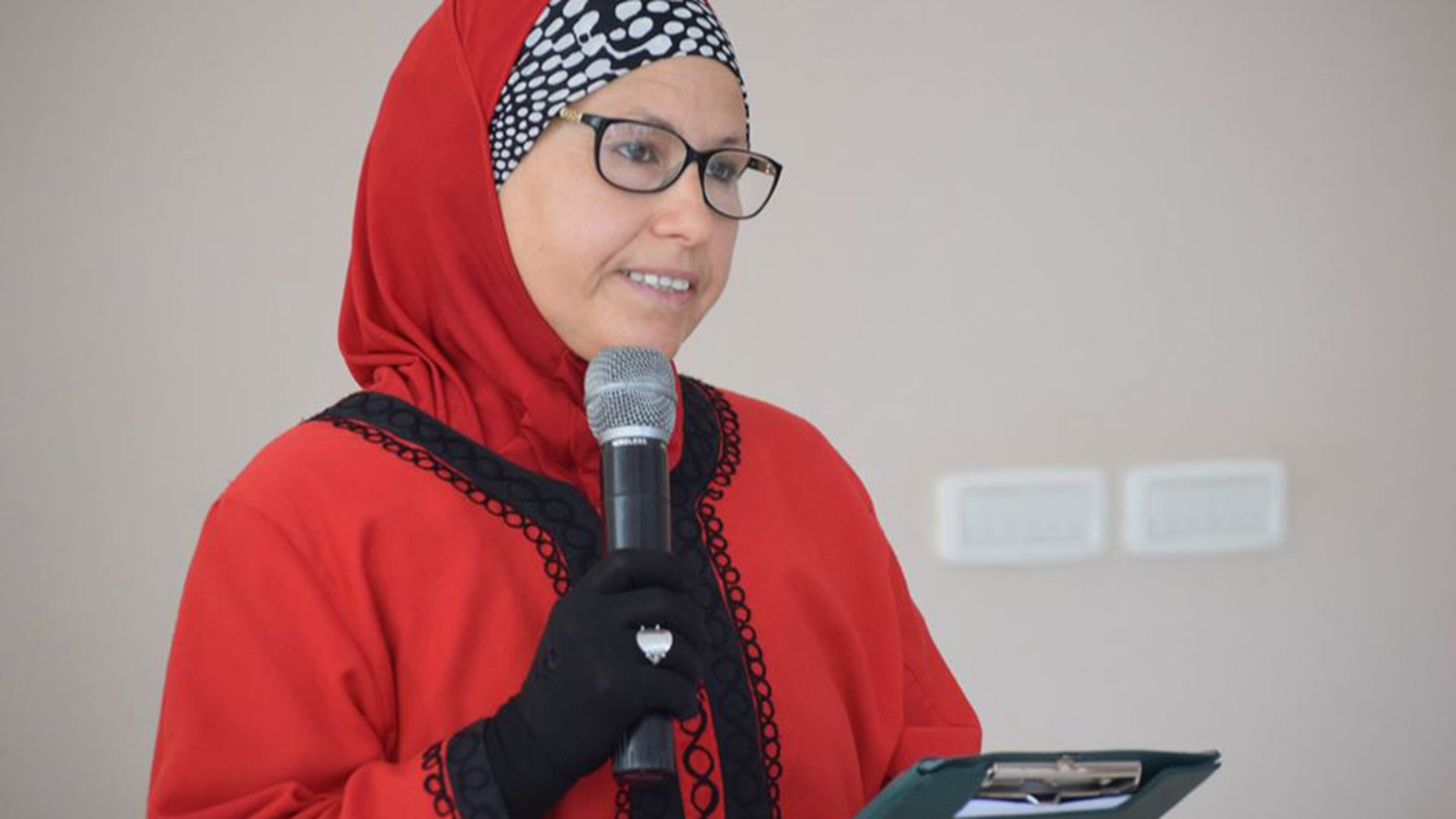 ‪مبادرة سوق الكلام مفتوحة لكل فئات المجتمع في تونس‬ (الجزيرة)