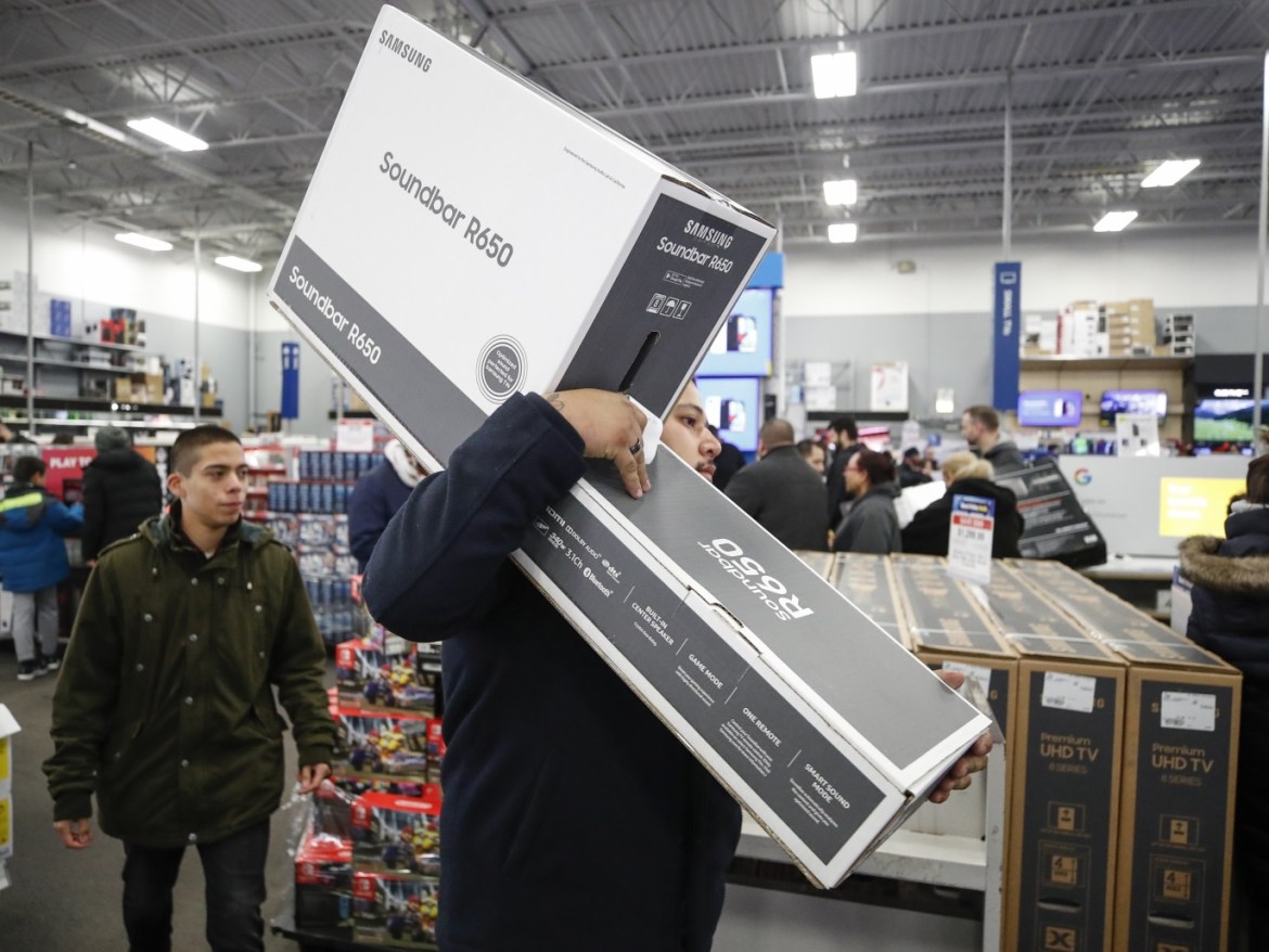 CHICAGO, IL - NOVEMBER 28: A customer shops at a Best Buy Inc. store on November 28, 2019 in Chicago, Illinois. Known as 'Black Friday', the day after Thanksgiving marks the beginning of the holiday shopping season, with many retailers opening their doors on Thursday evening.   Kamil Krzaczynski/Getty Images/AFP== FOR NEWSPAPERS, INTERNET, TELCOS & TELEVISION USE ONLY ==