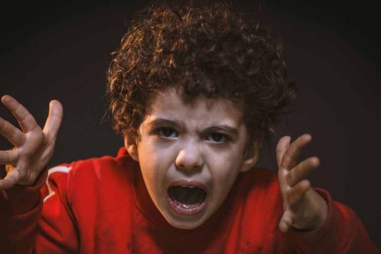 ماذا تفعل إذا كان طفلك يضربك عندما يغضب؟ من بيكسل
