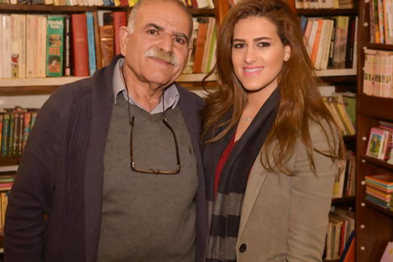 لانا حلبي حققت حلم والدها في اقامة مكتبته- خاص الجزيرة نت.