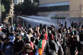 Demonstrators are sprayed by the security forces with a water cannon during a protest against Chile's government in Santiago, Chile November 15, 2019. REUTERS/Ivan Alvarado