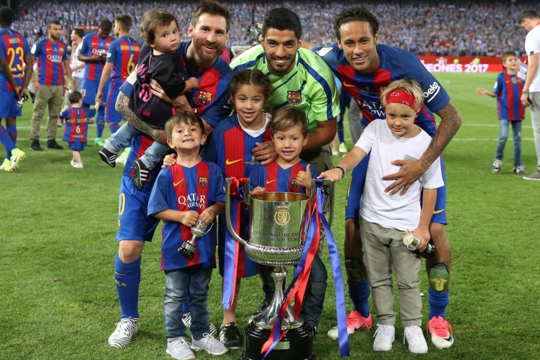 Football Soccer - FC Barcelona v Deportivo Alaves - Spanish King's Cup Final - Vicente Calderon Stadium, Madrid, Spain - 27/5/17 Barcelona’s Lionel Messi, Luis Suarez and Neymar celebrate with children and the trophy at the end of the matchReuters / Sergio Perez