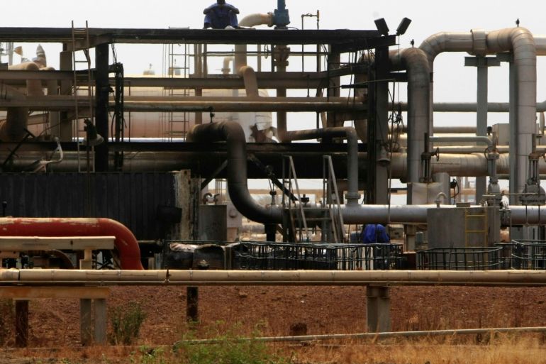 Oil engineers work before a ceremony in which oil operations at Heglig oilfield will resume in Heglig May 2 2012. REUTERS/Mohamed Nureldin Abdallah (SUDAN - Tags: ENERGY BUSINESS)