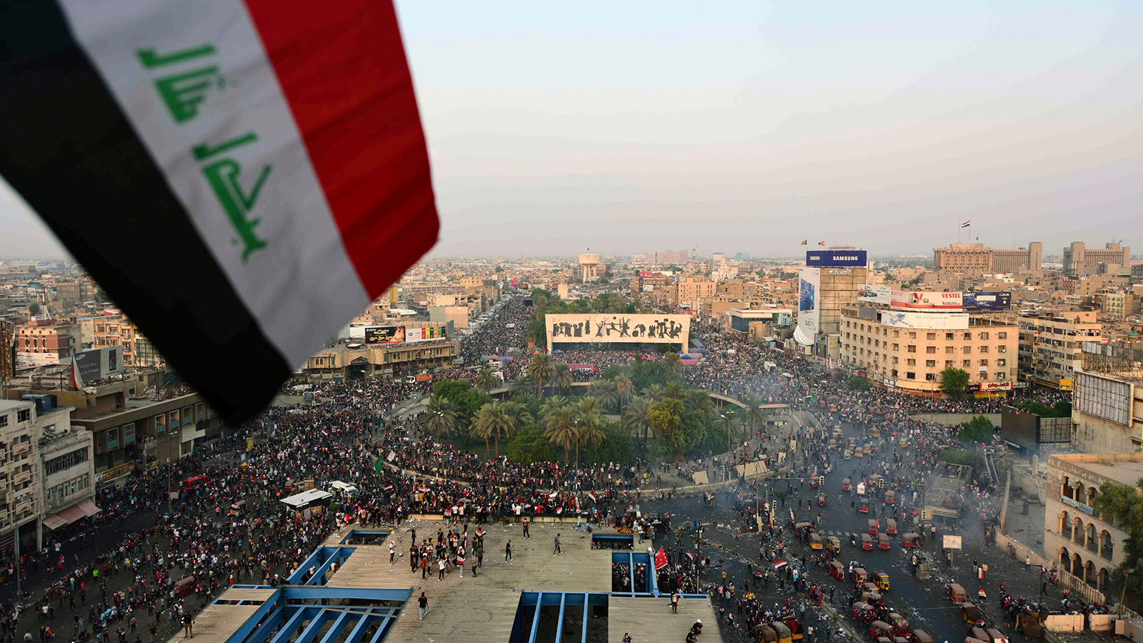 ‪الاحتجاجات العراقية تراجعت بسبب كورونا‬ (الجزيرة-أرشيف)