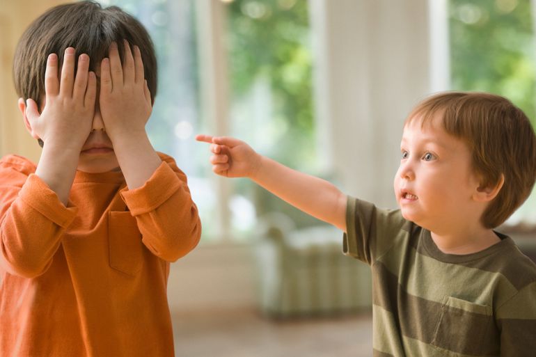 طرق مضمونة: كيف تمنع طفلك من ضرب الأطفال الآخرين؟