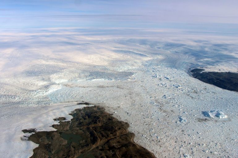 نهر تحت الجليد ينقل المياه من قلب جرينلاند إلى المحيط الأطلسي (ناسا)