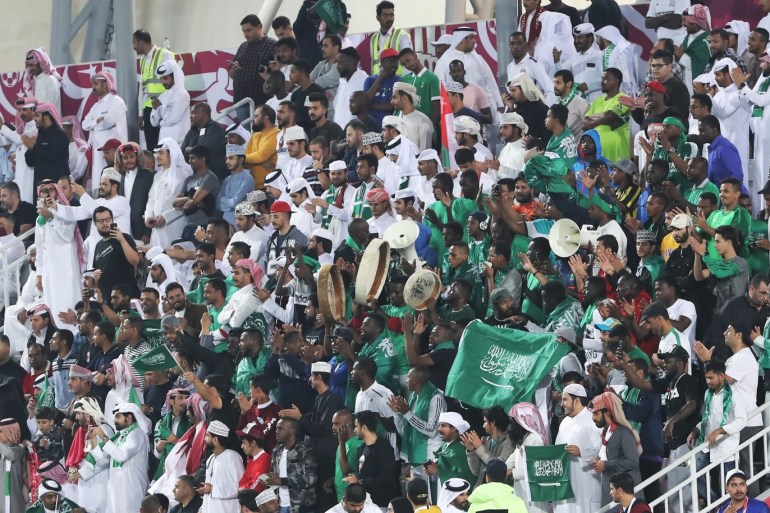صنعت الجماهير القطرية الحدث على ملعب عبد الله بن خليفة في نهائي بطولة كأس الخليج العربي لكرة القدم (خليجي 24)، بعد أن حضرت بأعداد كبيرة لدعم منتخبي البحرين والسعودية.