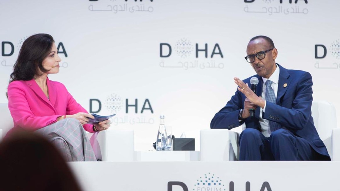 الرئيس بول كاغامي رئيس جمهورية رواندا متحدثا في مقابلة مع صناع الأخبار (الجزيرة نت)