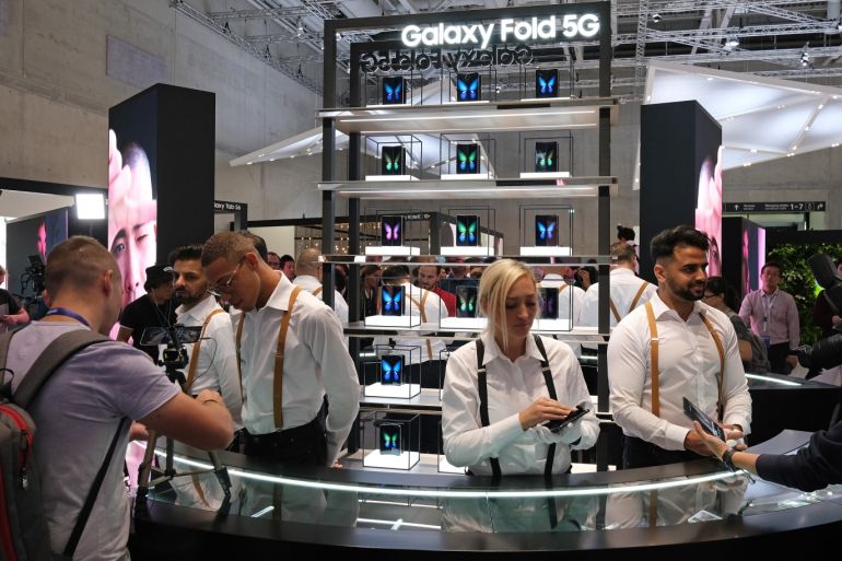 BERLIN, GERMANY - SEPTEMBER 05: Visitors try out the new Samsung Galaxy Fold 5G smartphone at the 2019 IFA home electronics and appliances trade fair on September 05, 2019 in Berlin, Germany. The 2019 IFA fair will be open to the public from September 6-11. (Photo by Sean Gallup/Getty Images)