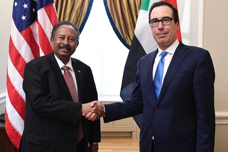 وزير الخزانة الأميركي ستيف منشيون يستقبل رئيس الوزراء السوداني عبد الله حمدوك في واشنطن أمس الأربعاء نوفمبر/تشرين الثاني 2019 وسائل التواصل الاجتماعي