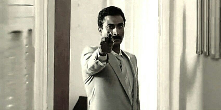 أحمد زكي في دور الضابط في فيلم 
