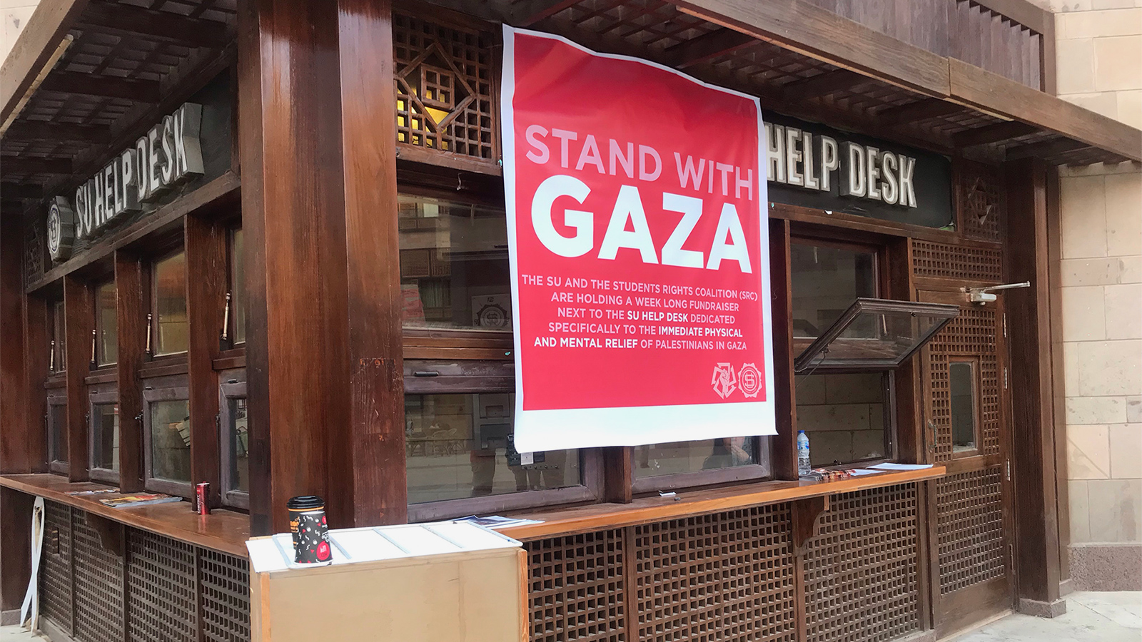 ‪حملة تبرعات لصالح غزة بالجامعة الأميركية في القاهرة اليوم‬ (الجزيرة)