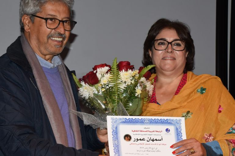 إحدة مكرمات الصحافة الثقافية بالمغرب