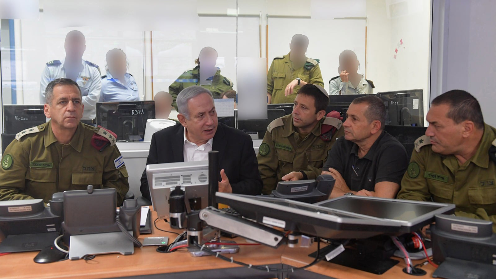 قائمة الملاحقة القضائية تشمل أيضا كبار الضباط في الجيش الإسرائيلي والأجهزة الأمنية (الجزيرة)
