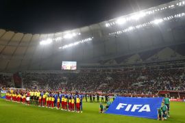 DOHA, QATAR - DECEMBER 17: General view inside the stadium as the CR Flamengo and Al Hilal SFC players line up prior to the FIFA Club World Cup semi-final match between CR Flamengo and Al Hilal FC at Khalifa International Stadium on December 17, 2019 in Doha, Qatar. (Photo by Francois Nel/Getty Images)