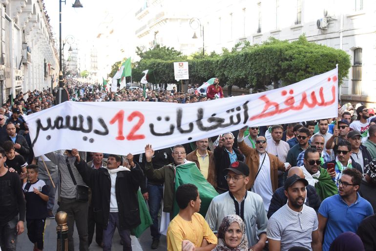 إنقسام واسع وسط الحراك الجزائري والطبقة السياسية حول رئاسيات 12 ديسمبر كانون الأول الجاري