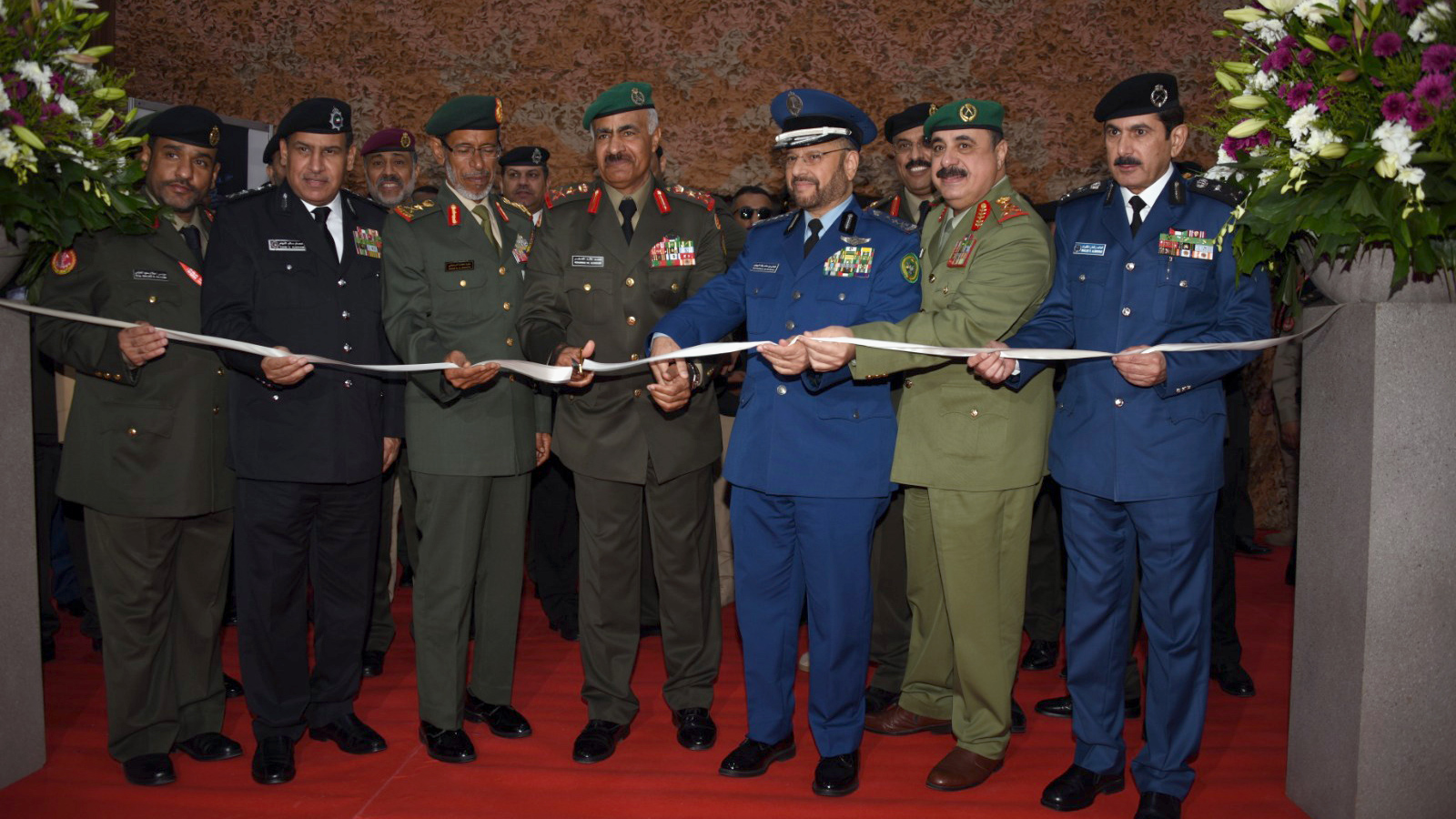 افتتاح القيادات العسكرية المشاركة للمعرض(الجزيرة نت)