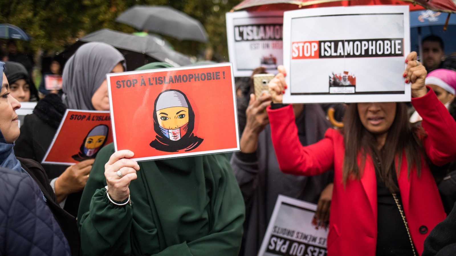 ‪ناشطات في باريس يطالبن بوقف الإساءة للمسلمين‬ (الأوروبية)