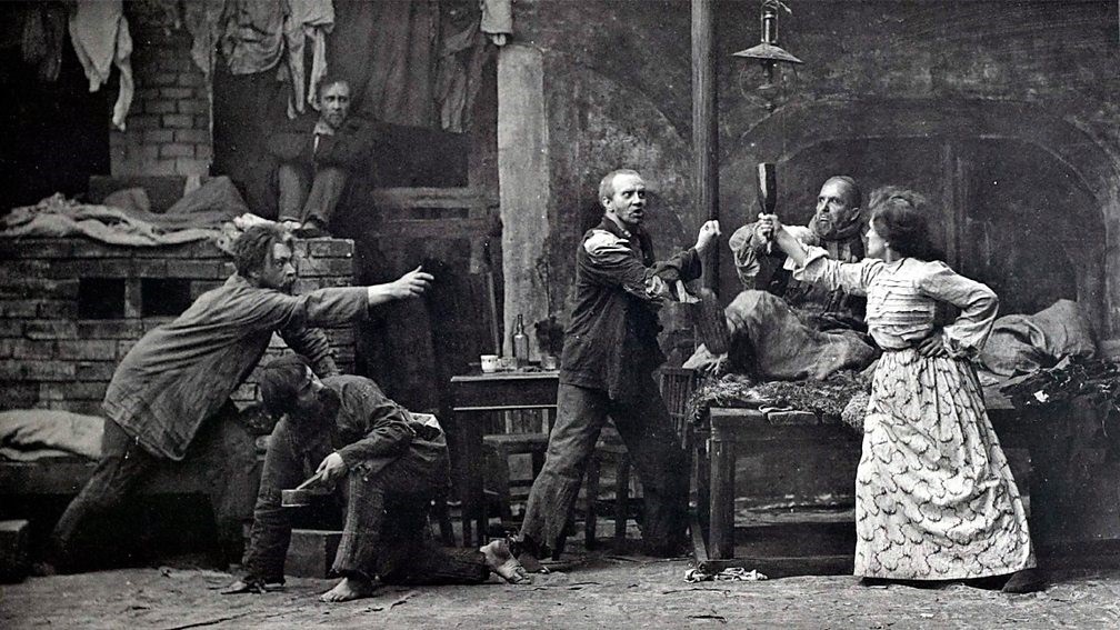 ستانسلافسكي، أقصى اليسار، مسرح موسكو للفنون، 1902 (مواقع التواصل)