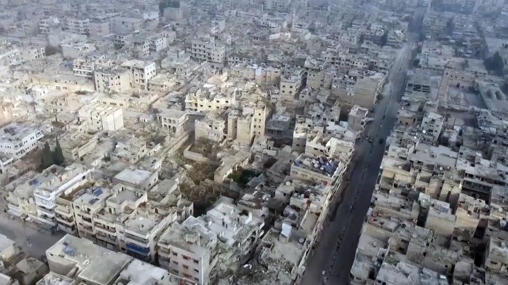 قوات النظام السوري تبيد مدينة معرة النعمان وتدفع الآلاف للنزوح
