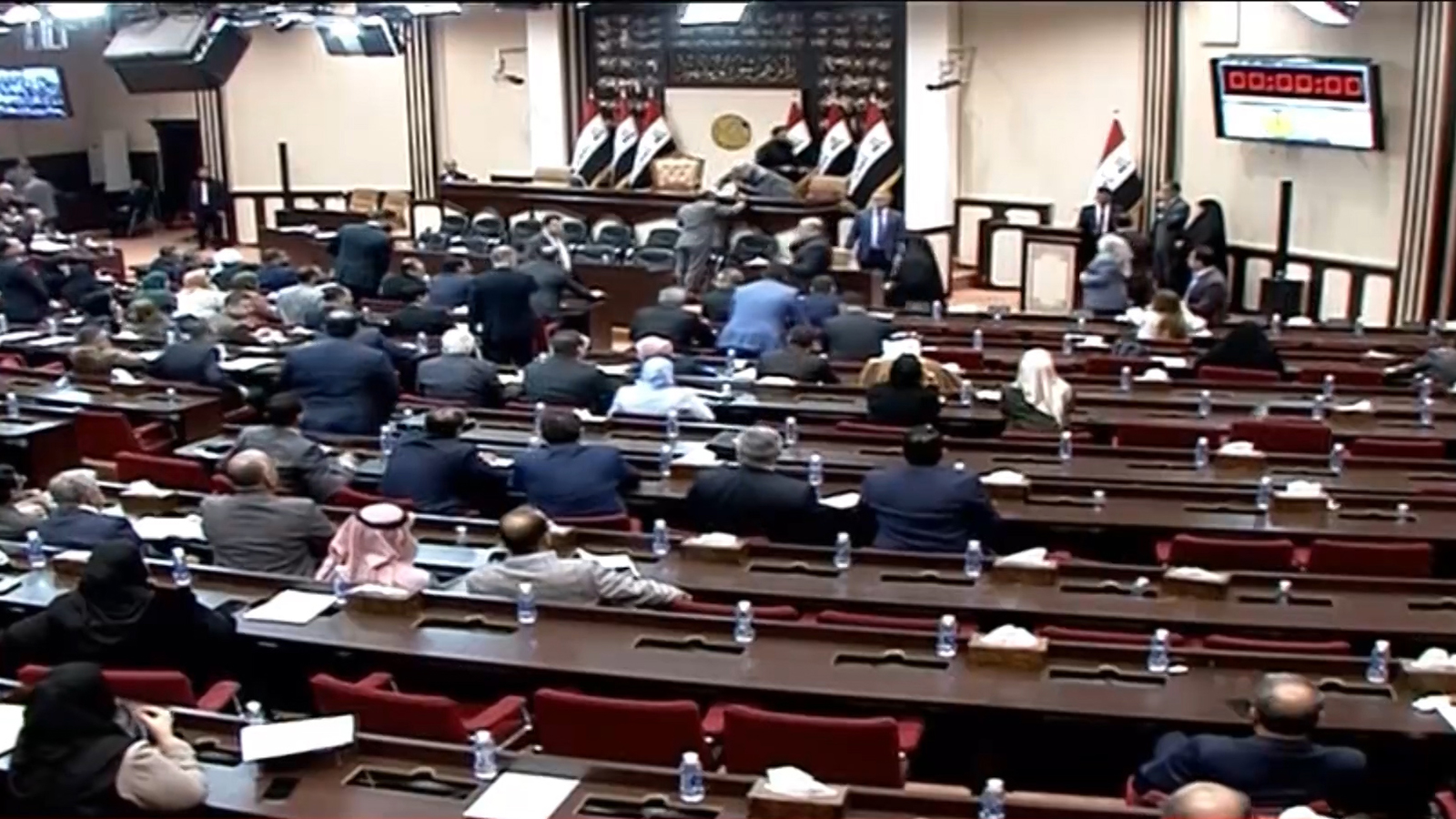 البرلمان العراقي صادق أمس على قرار إخراج القوات الأجنبية من البلاد (الجزيرة)