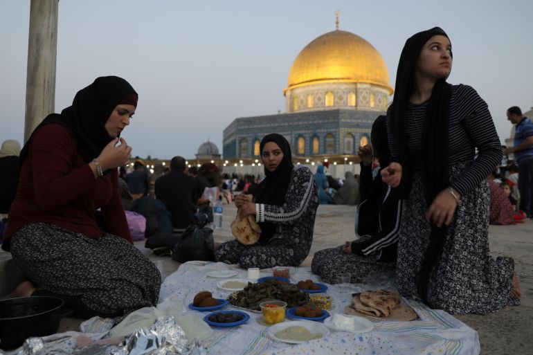 Muslims gather at the compound housing al-Aqsa mosque and known to Jews as Temple Mount and to Muslims as The Noble Sanctuary, as they break their fast by eating the Iftar meal, during the holy month of Ramadan, in Jerusalem's Old City May 16, 2019. REUTERS/Ammar Awad