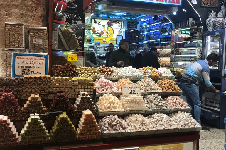 خليل مبروك - تركيا - اسطنبول - متجر يبيع الحلقوم في السوق المصري - مراسل الجزيرة نت - صورة خاصة حديثة