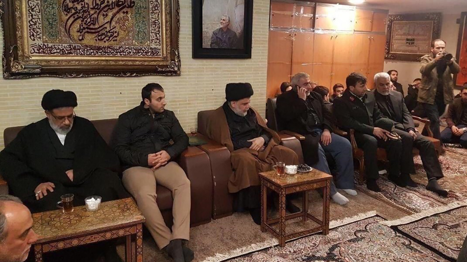 ‪زعيم التيار الصدري العراقي يقدم العزاء لعائلة سليماني‬ (الصحافة الإيرانية)