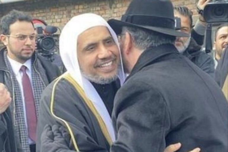 رجل الدين السعودي العيسى بمعسكر أوشفيتز المصدر مواقع التواصل الاجتماعي وبالضبط موقع إسرائيل بالعربي على تويتر.jpg