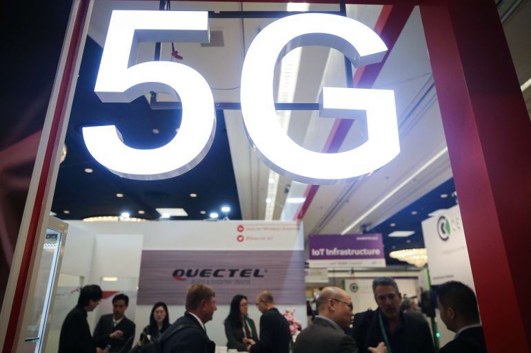 LAS VEGAS, NEVADA - JANUARY 08: Attendees and workers chat beneath a '5G' logo at the Quectel booth at CES 2020 at the Las Vegas Convention Center on January 8, 2020 in Las Vegas, Nevada. CES, the world's largest annual consumer technology trade show, runs through January 10 and features about 4,500 exhibitors showing off their latest products and services to more than 170,000 attendees. Mario Tama/Getty Images/AFP== FOR NEWSPAPERS, INTERNET, TELCOS & TELEVISION USE ONLY ==