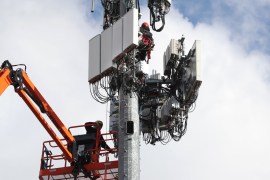 OREM, UT - NOVEMBER 26: Workers rebuild a cellular tower with 5G equipment for the Verizon network on November 26, 2019 in Orem, Utah. The new 5G networks that are coming soon, will be 10x faster than the old 4G networks. George Frey/Getty Images/AFP== FOR NEWSPAPERS, INTERNET, TELCOS & TELEVISION USE ONLY ==