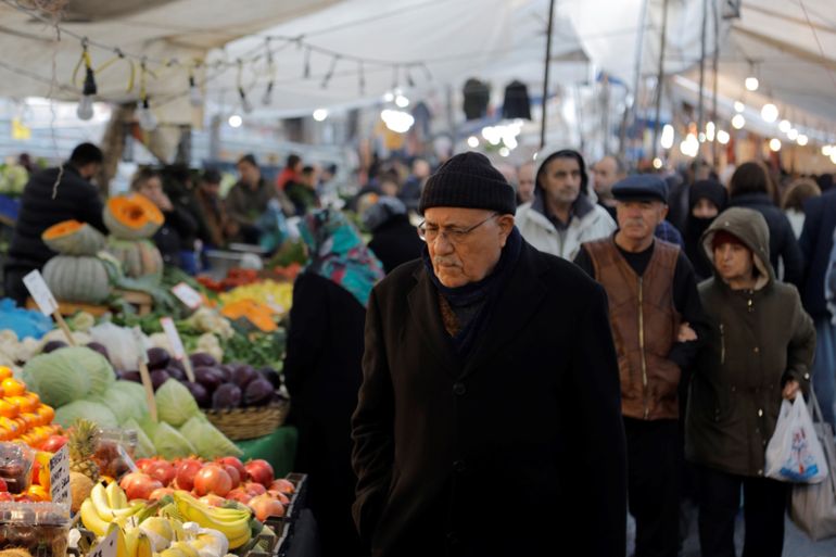 بازار".. فاكهة وأسماك وملابس بأقل الأسعار في إسطنبول