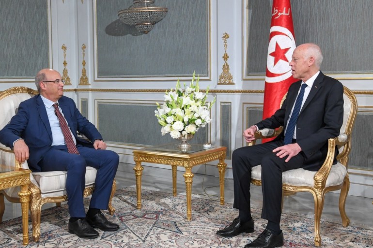 قيس سعيد يستقبل حكيم بن حمودة أحد المرشحين لتشكيل الحكومة - تونس 18 يناير 2019