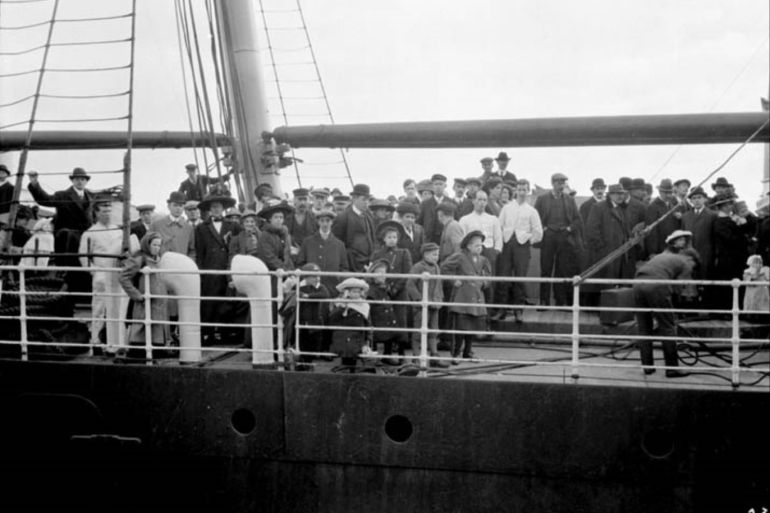 جزيرة جروس في نهر سانت لورانس بكيبيك الكندية عام 1911 استخدمت للحجر الصحي خوفاً من نقل وباء الكوليرا من المهاجرين الهاربين من أيرلندا، ويكي كومنز