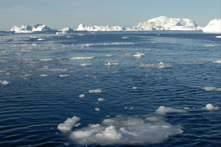تدني ملوحة مياه المحيط بسبب زيادة الأمطار وذوبان الجليد في غرينلاند قد يوقف تيار شمال الأطلسي مؤقتا (بيكسهير)