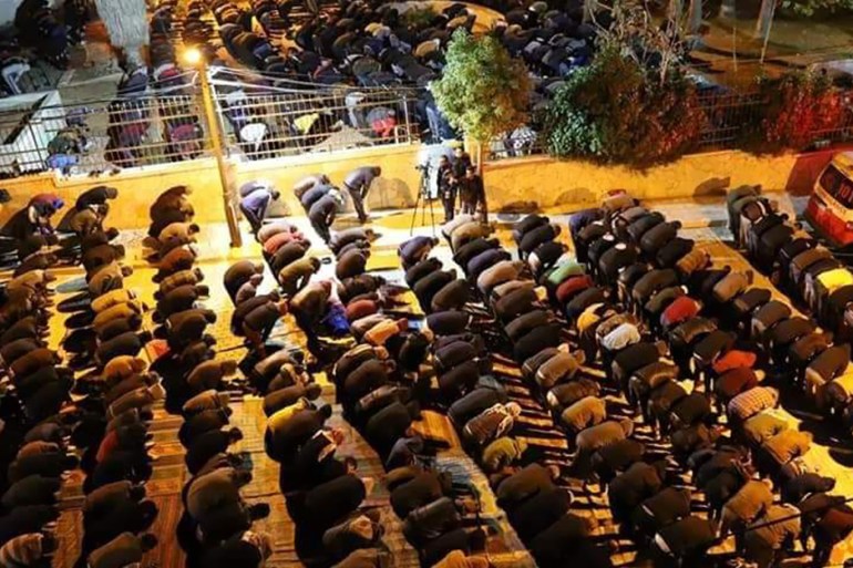 فلسطين-الخليل-7 يناير-كانون ثاني 2020- مصدر الصورة : صفحة مديرية أوقاف الخليل: حشودات هي الأولى من نوعها لصلاة فجر الجمعة في المسجد الإبراهيمي