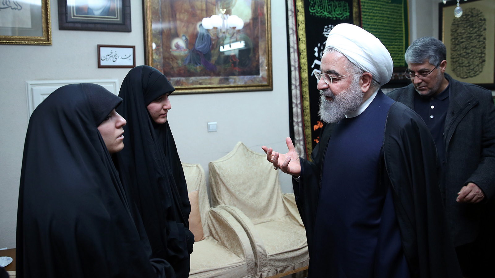روحاني يواسي ابنة قاسم سليماني (الصحافة الإيرانية)
