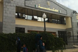 محاكم جزائرية تفرج عن 76 موقوفا من نشطاء الحراك في إنتظار الإفراج عن 50 آخرين (الجزيرة)