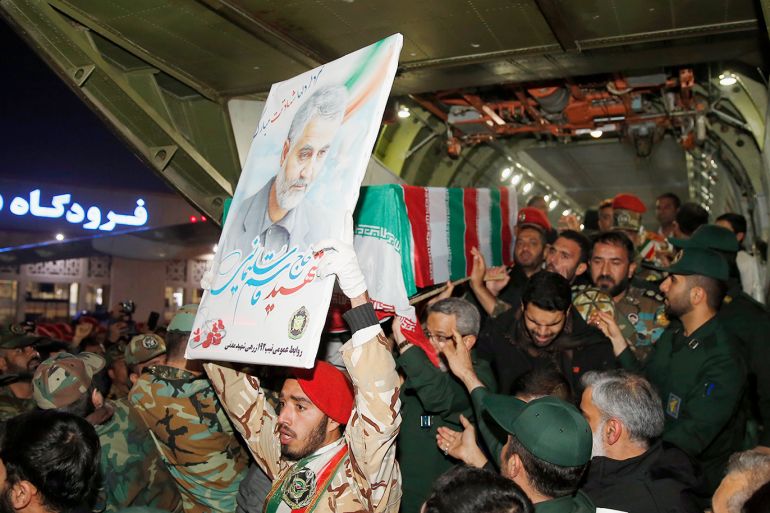 epa08103834 Members of Iranian revolutionary guard corps (IRGC) carry the coffin of late Iranian Revolutionary Guards Corps (IRGC) Lieutenant general and commander of the Quds Force Qasem Soleimani upon his arrival at the Ahvaz international airport, 05 January 2020. The Pentagon announced that Iran's Quds Force leader Qasem Soleimani and Iraqi militia commander Abu Mahdi al-Muhandis were killed on 03 January 2020 following a US airstrike at Baghdad's international airport. The attack comes amid escalating tensions between Tehran and Washington. EPA-EFE/HOSSEIN MERSADI