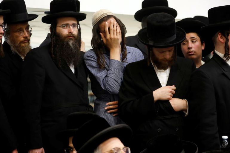 Ultra Orthodox Jews mourn for Jewish spiritual leader Rabbi Menachem Mendel Taub during his funeral ceremony in Jerusalem, April 28, 2019. REUTERS/Ronen Zvulun
