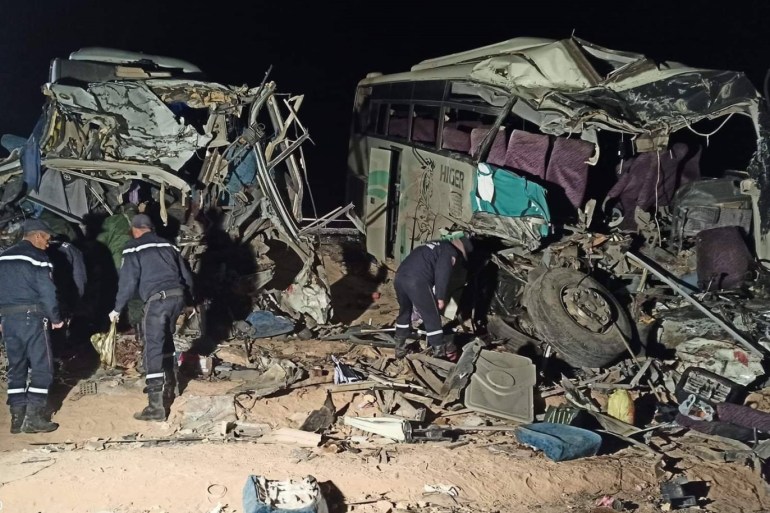 صورة نشرها الدفاع المدني الجزائري يظهر حجم الدمار الناتج عن حادث التصادم