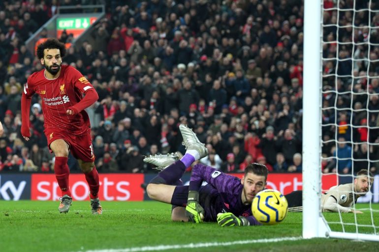 LIVERPOOL, ENGLAND - JANUARY 19: Mohamed Salah of Liverpool reacts as his shot goes wide as David De Gea of Manchester United looks on during the Premier League match between Liverpool FC and Manchester United at Anfield on January 19, 2020 in Liverpool, United Kingdom. (Photo by Michael Regan/Getty Images)
