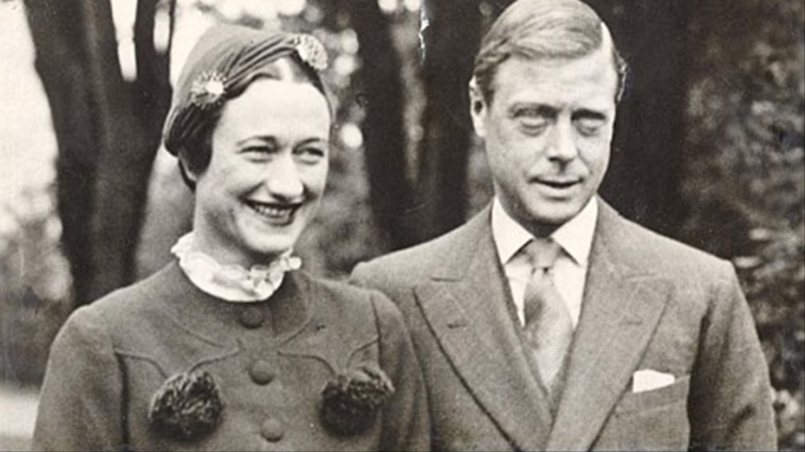 ‪الملك إدوارد الثامن وزوجته واليس سيمبسون‬ (مواقع التواصل)