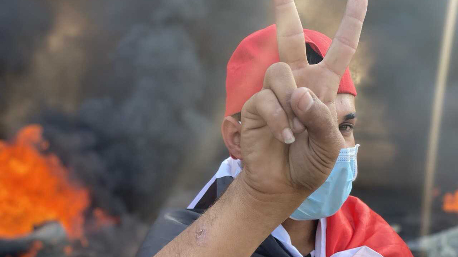 ‪المتظاهرون حددوا شروطا لرئيس وزراء قد لا تنطبق على الشريف علي‬ (الجزيرة)
